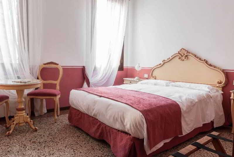 Bed & Breakfast Ca' San Trovaso - 6 Venice